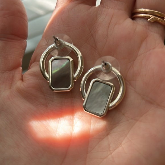 Madewell sterling silver shell door knocker earrings - Picture 3 of 4